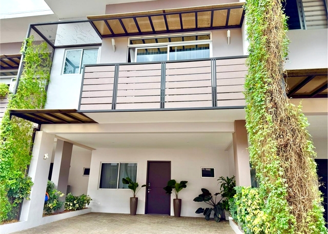 Se vende Condominio Tipo Townhouse en Pozos de Santa Ana Costa Rica – ¡Moderno, Seguro y con Amenidades