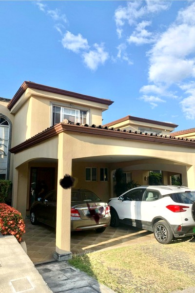 Se vende Casa en Guachipelín Esacazu Costa Rica