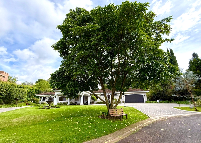 foto de casa de lujo en venta en residencial monteran curridabat costa rica